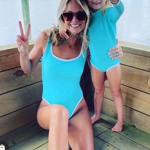 XL Lain Snow suit Never worn Ocean Blue